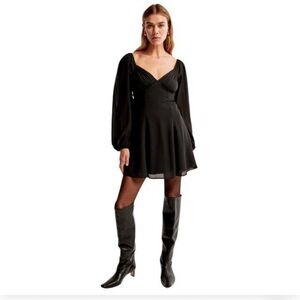 Nwt Abercrombie and fitch Abercrombie and Fitch Flowy V-Neck Mini Dress